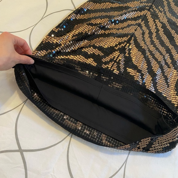 XS Express Sequins Dress with Black & Copper Zebra Pattern - Picture 9 of 10